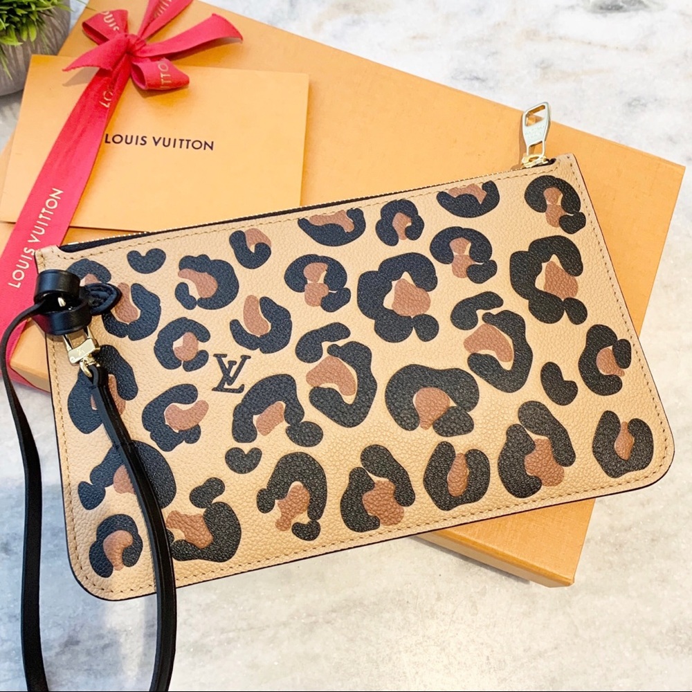 ❣️SOLD❣️Louis Vuitton Pochette Wristlet Pouch